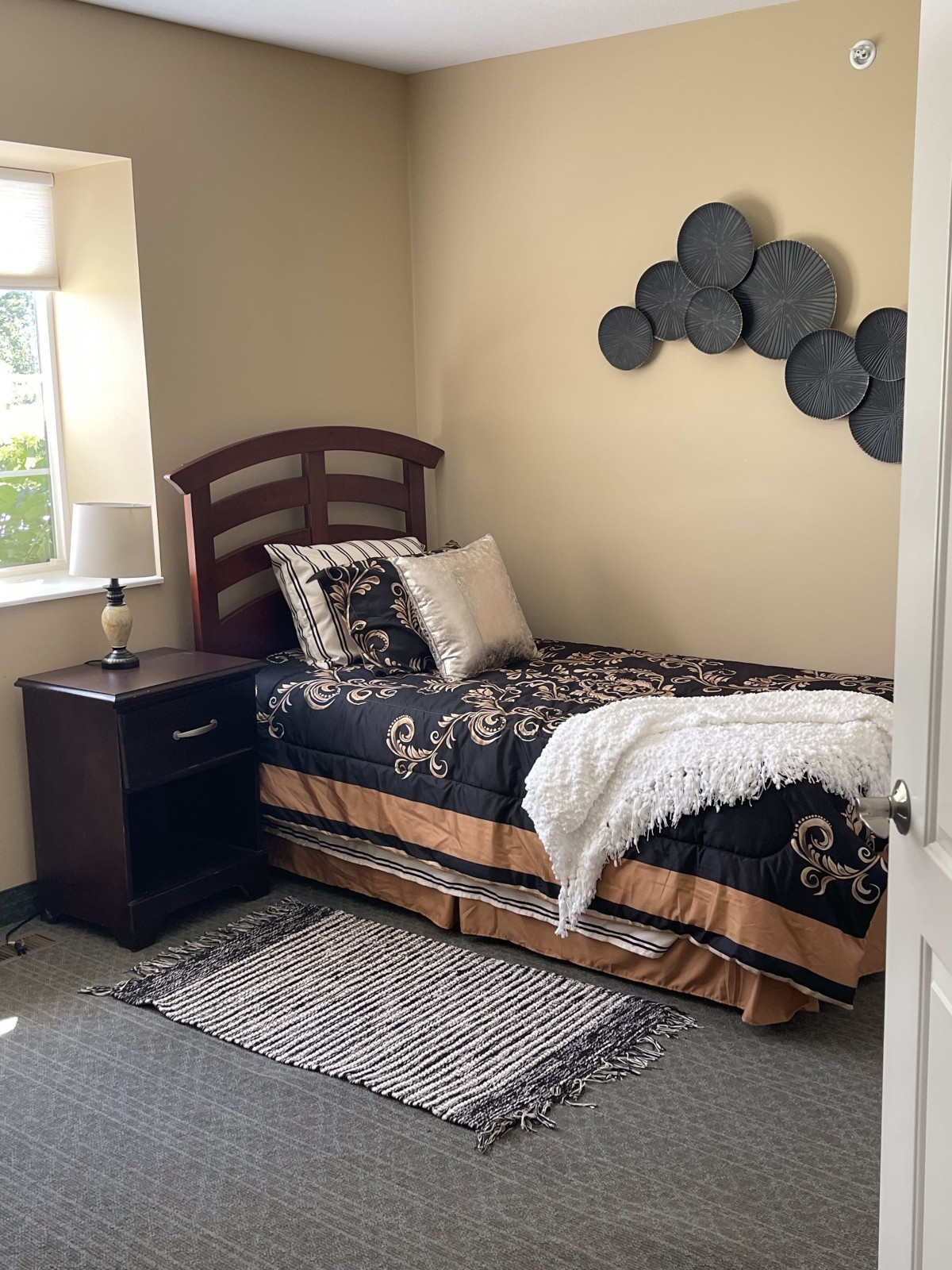 Cozy bedroom with a single bed and decorative accents.