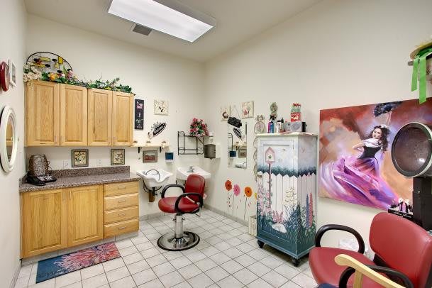 A cozy beauty salon interior with decorative elements and functional furniture.