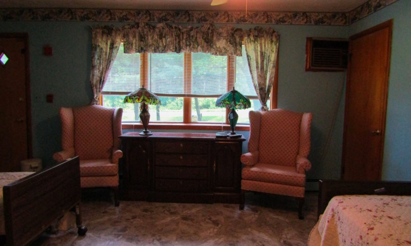 A cozy living room with vintage armchairs and table lamps.