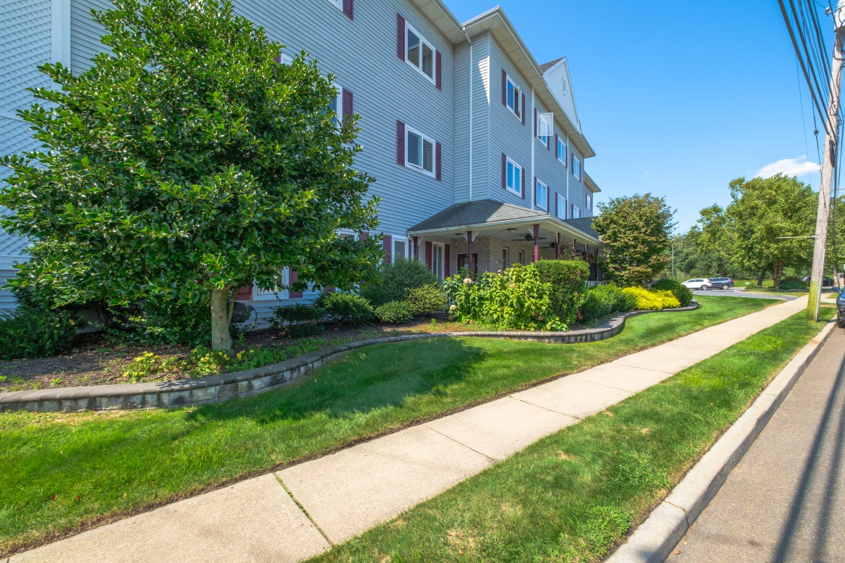 Bayside Manor
