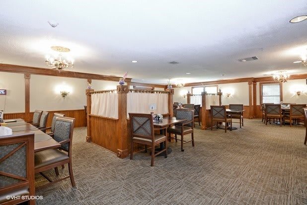 A cozy restaurant interior featuring wooden partitions and comfortable seating arrangements.