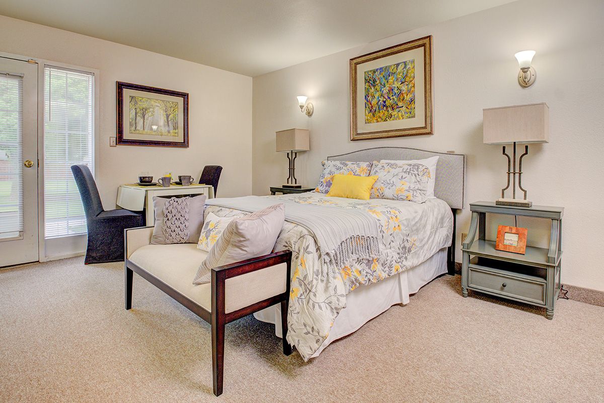 A cozy bedroom with elegant decor and comfortable furnishings.