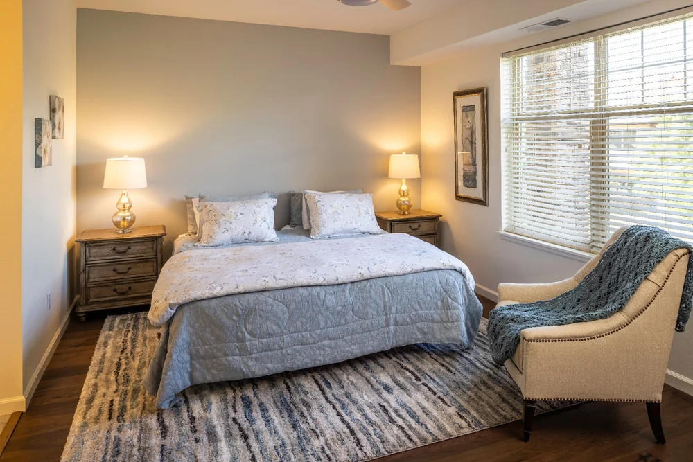 Cozy and elegantly decorated bedroom with a comfortable bed and warm lighting.