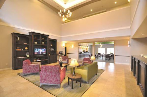 A cozy lobby featuring comfortable seating, warm lighting, and a welcoming atmosphere.
