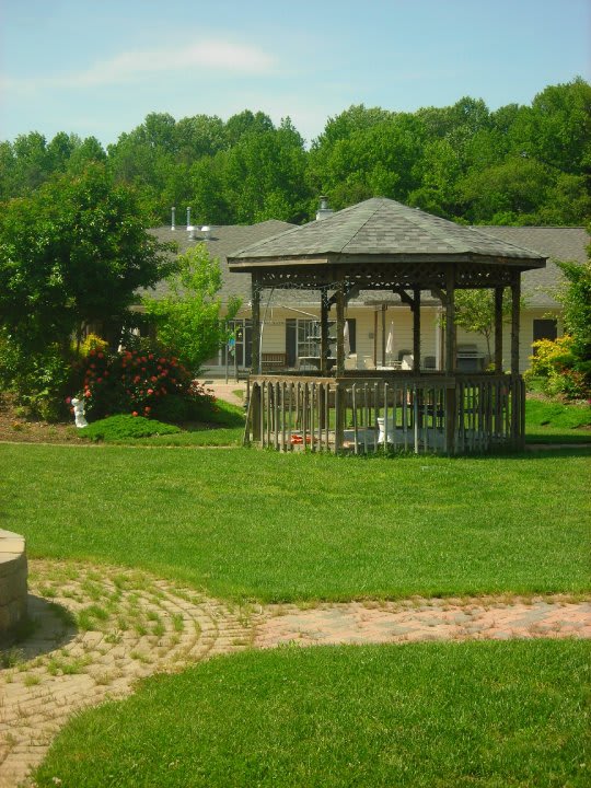 Colonial Manor