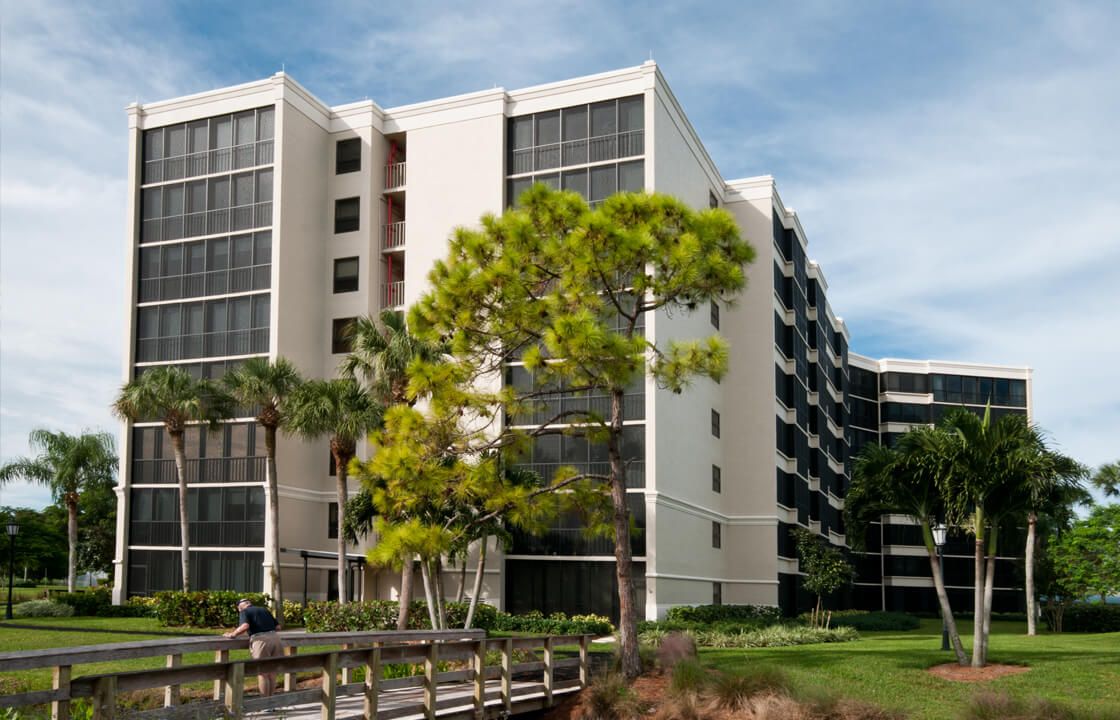 Chateau At Moorings Park