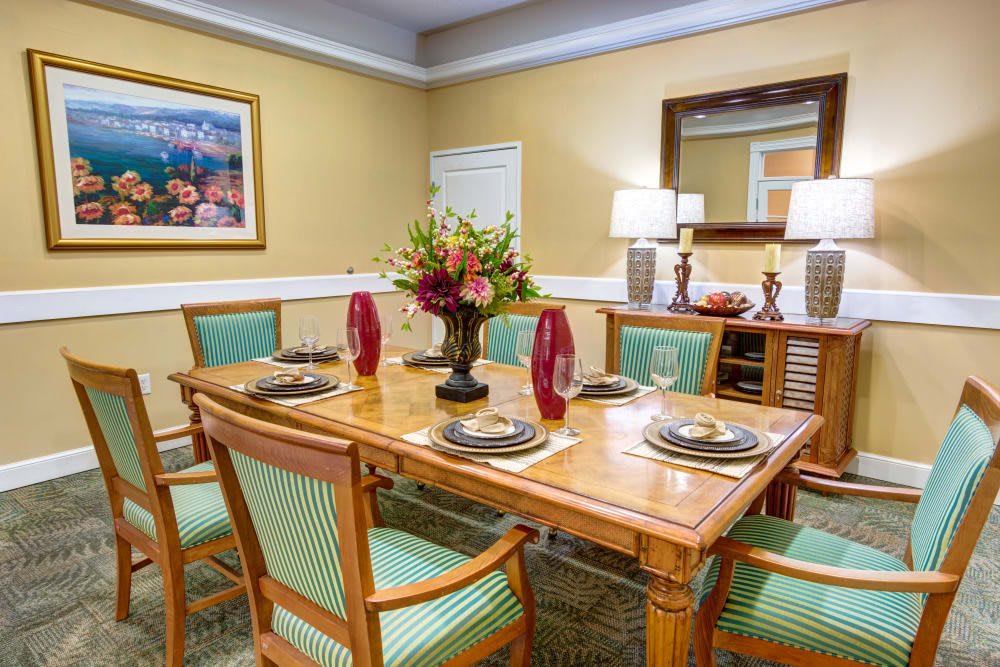 A beautifully set dining room with elegant table settings and tasteful decor.