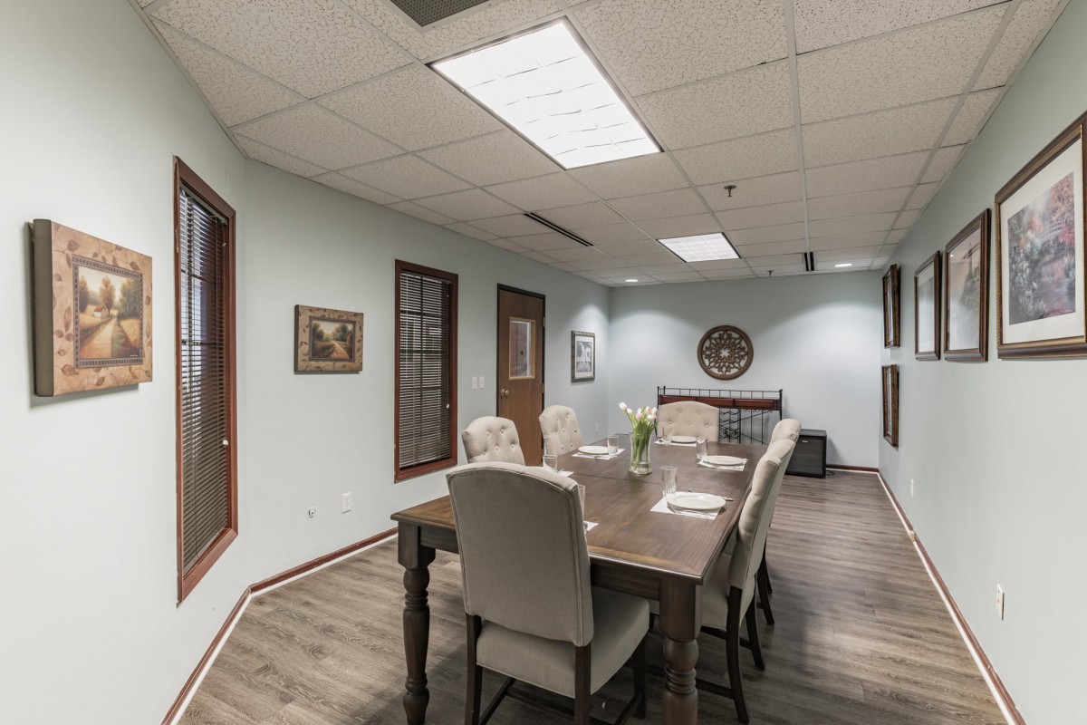 A modern conference room with a large table and comfortable chairs, ideal for meetings.