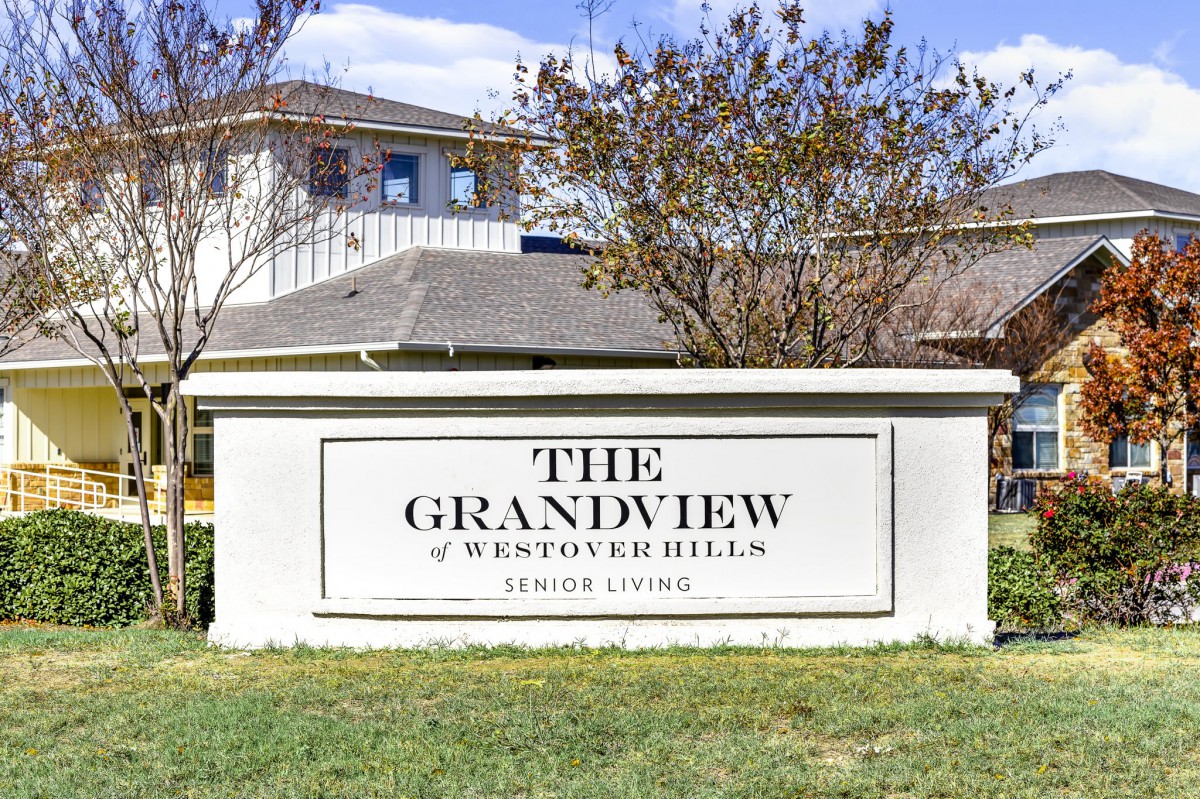 Sign for The Grandview at Las Colinas Senior Living residence.