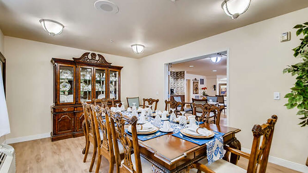 Holiday Dogwood Estates