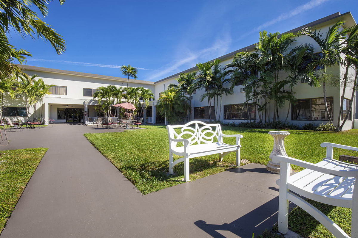Courtyard Plaza ALF