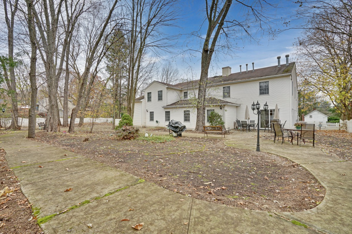 Fox Trail Memory Care Living at Montville