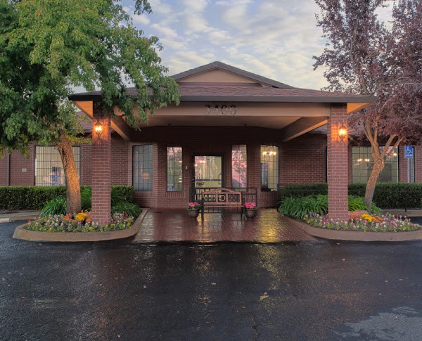 Auburn Oaks Care Center