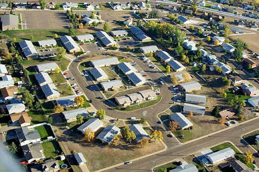 Aerial view of a suburban neighborhood featuring a circular street and well-organized residential units.