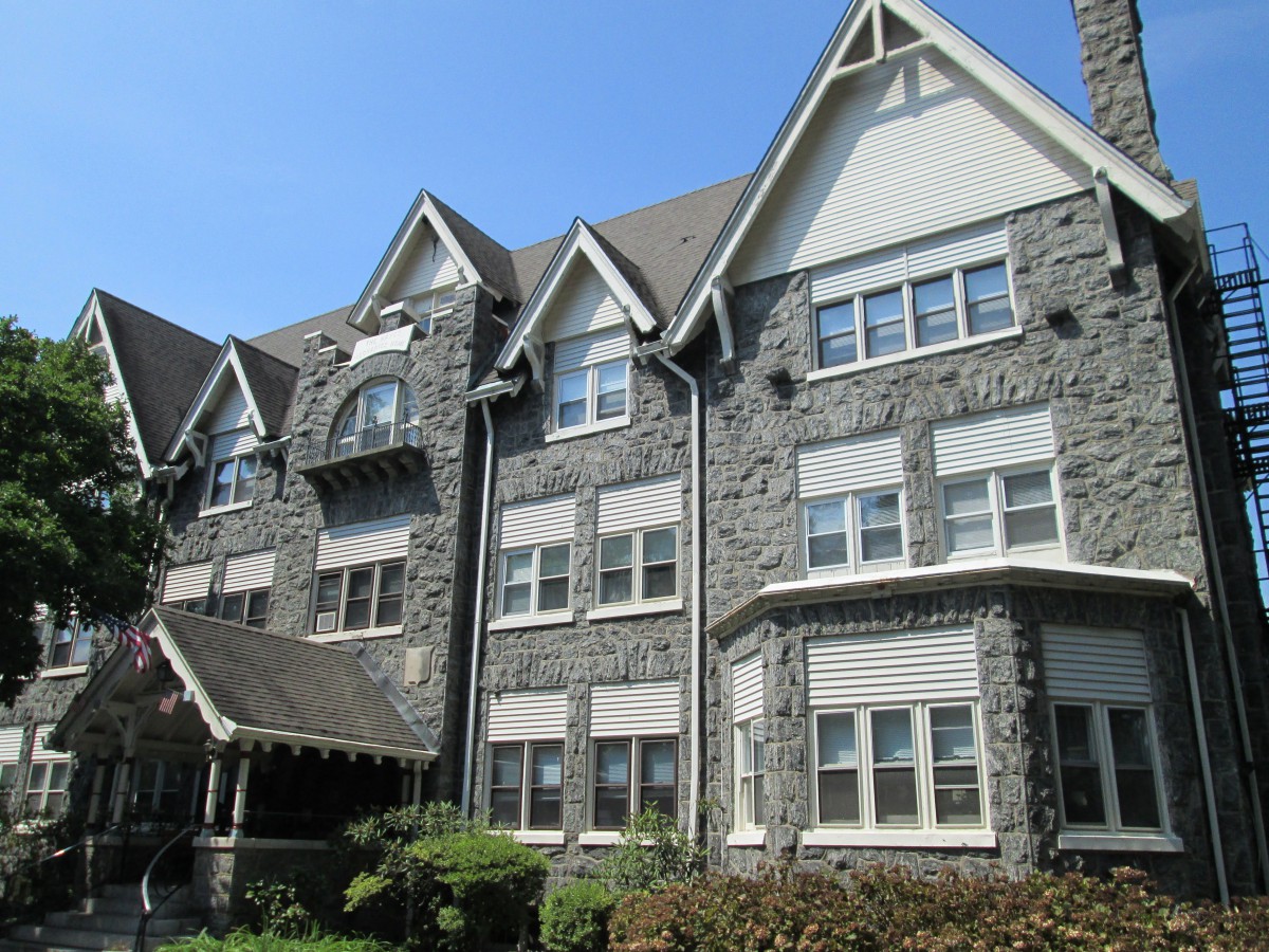 Hayes Manor Retirement Residence