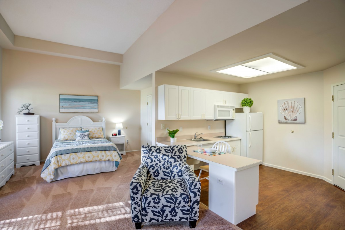 A cozy studio apartment featuring an open layout with a combined bedroom and kitchen area.