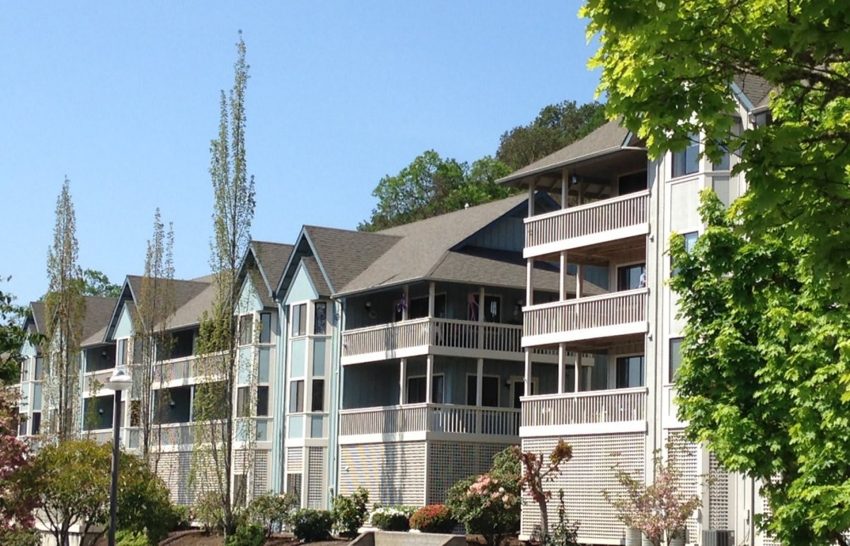 Linus Oakes Village