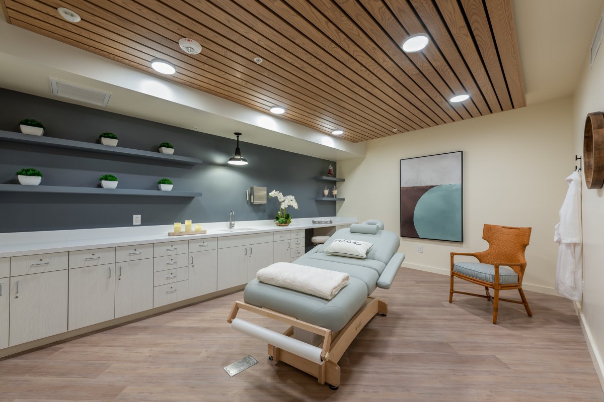 A modern spa room with a comfortable therapy bed, ideal for relaxation and rejuvenation.