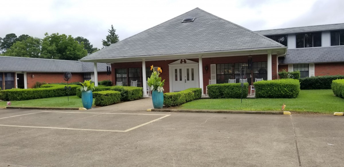 Colonial Lodge Senior Living
