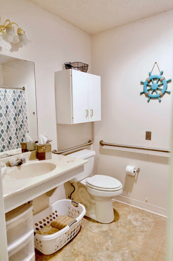 A clean and functional bathroom featuring modern fixtures and decorative elements.