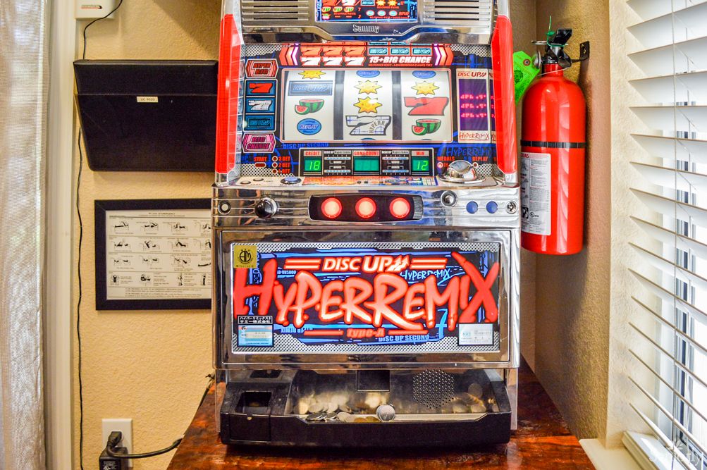 A vintage slot machine with the branding 'Hyper Remix' displayed prominently.