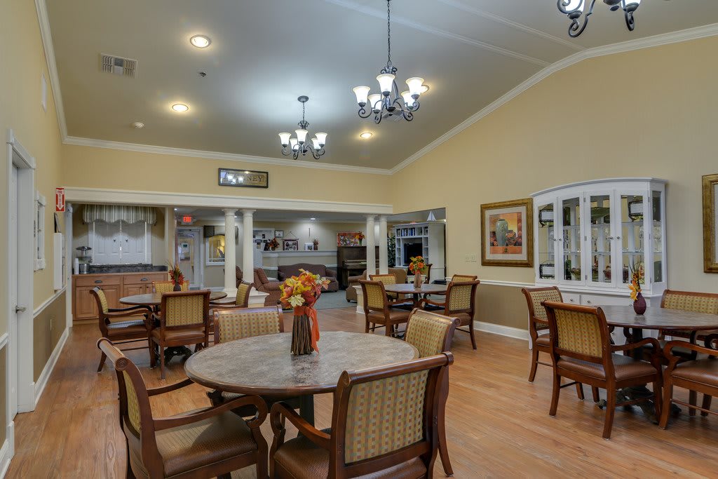 A cozy dining area with elegant decor and comfortable seating.