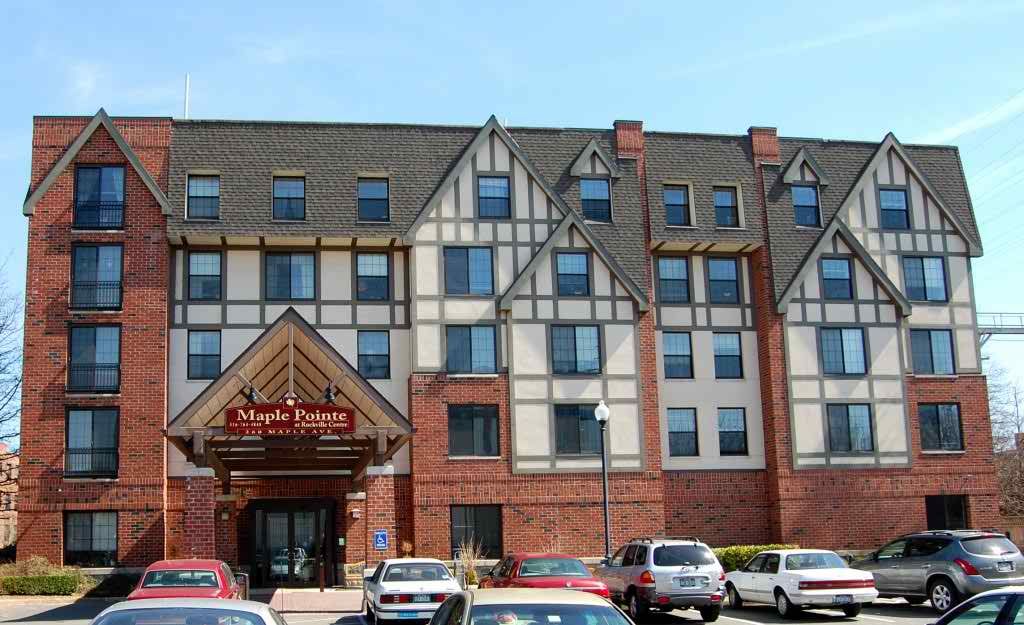 Maple Pointe at Rockville Centre Assisted Living