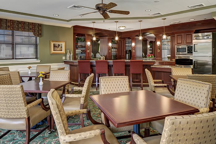 A cozy dining area with a bar and elegant furnishings.