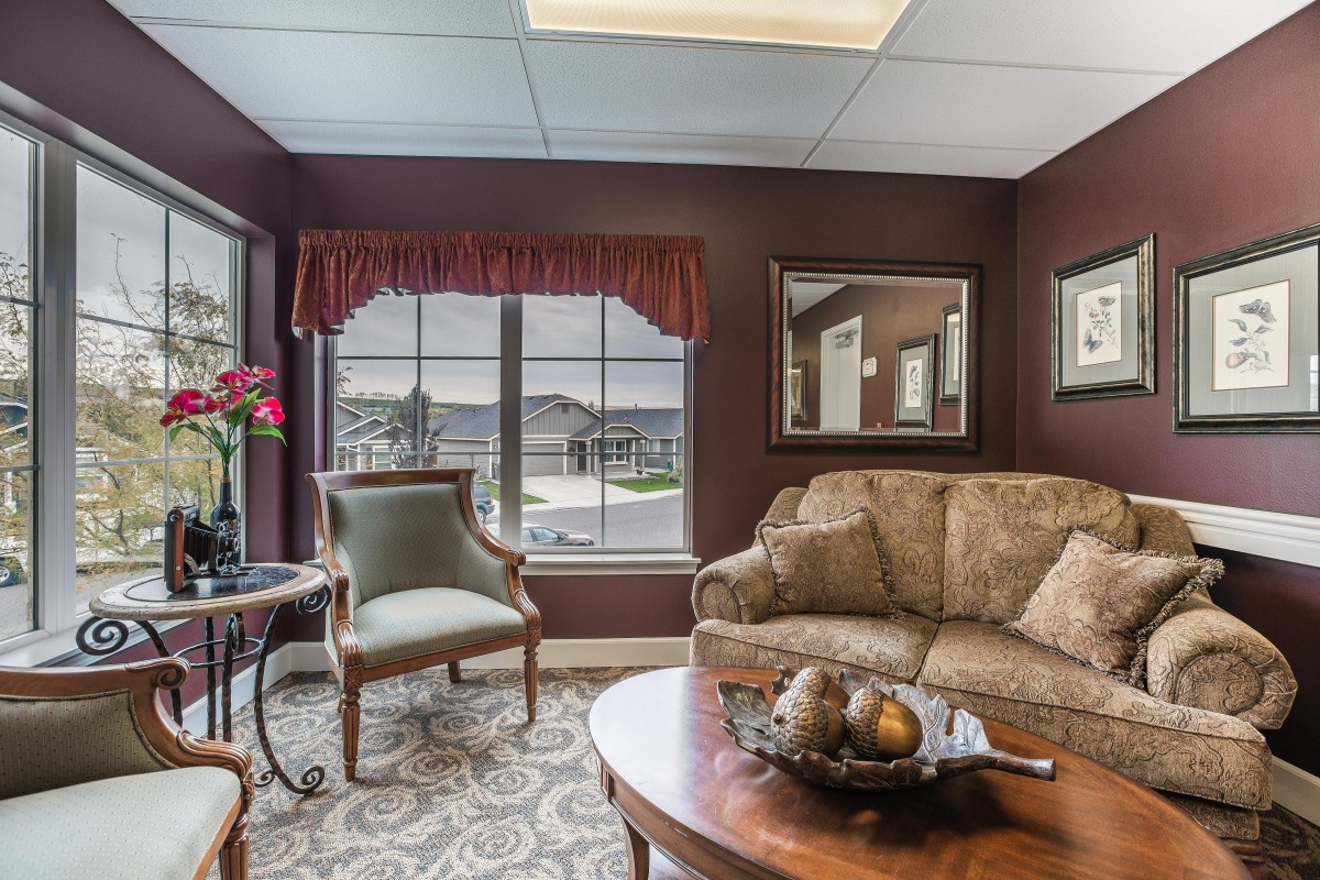 Cozy living room with elegant furniture and a scenic view.